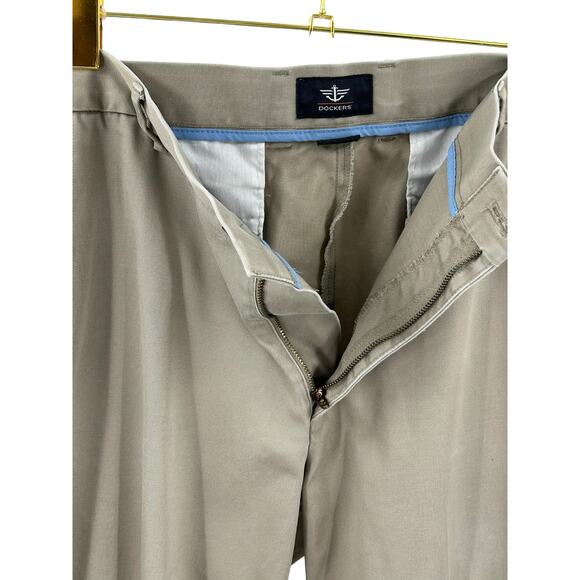 Dockers Men's Casual Flat Front Tan/Khaki Pant 38 x 32 - Picture 8 of 9